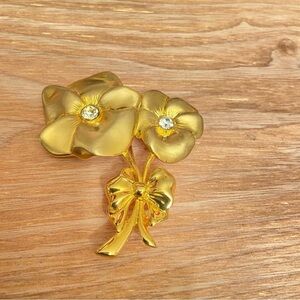Gold Vintage Pronounced Floral and Faceted Stones with Decorative Bow Brooch.
